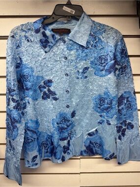 Pleats Collection Blue Floral Crinkle
Blouse Size Small